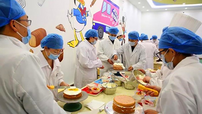 ���˸�Ů�ڻ����